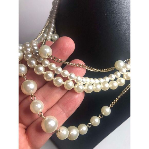 1044 Lot of 3 faux pearl demure layering necklaces Cream & gold tone - Picture 2 of 3